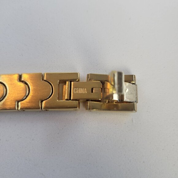 Atria Diamond ladies gold tone watch AS IS  needs battery - Picture 5 of 7